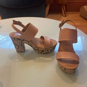 DV platform sandals